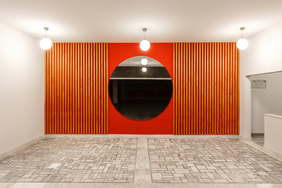 Зеркало большого размера