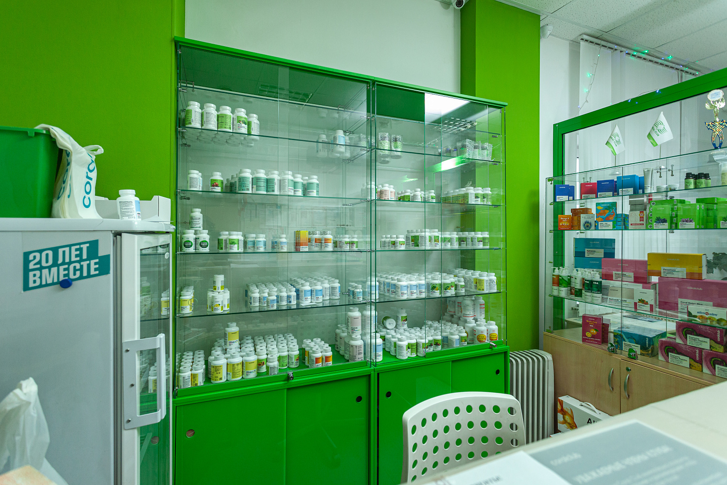 1881_24 Витрина Аптека