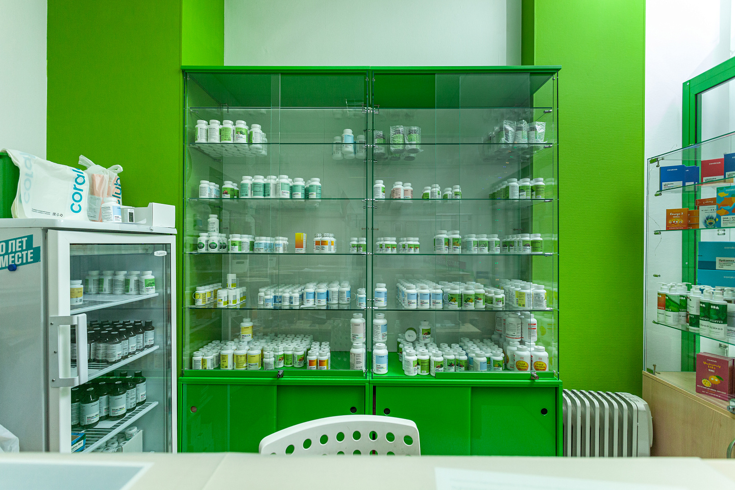 1881_24 Витрина Аптека