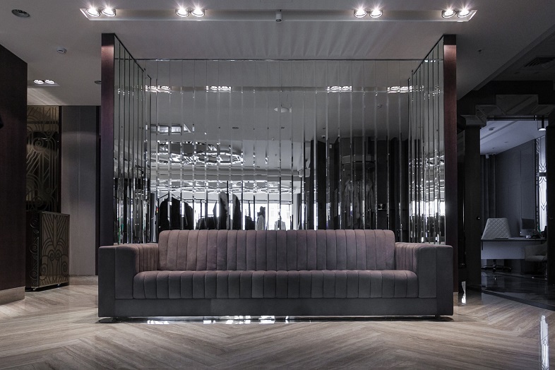 Зеркальное и стеклянное панно Зеркальное и стеклянное панно