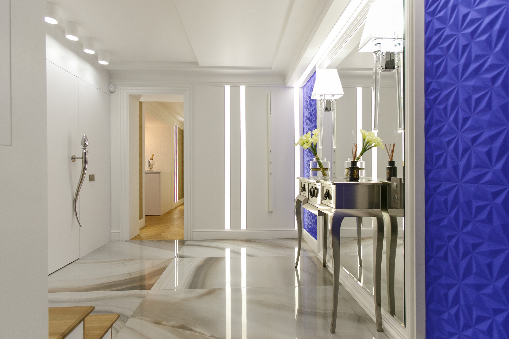 Зеркало на осветленном стекле Зеркало на осветленном стекле