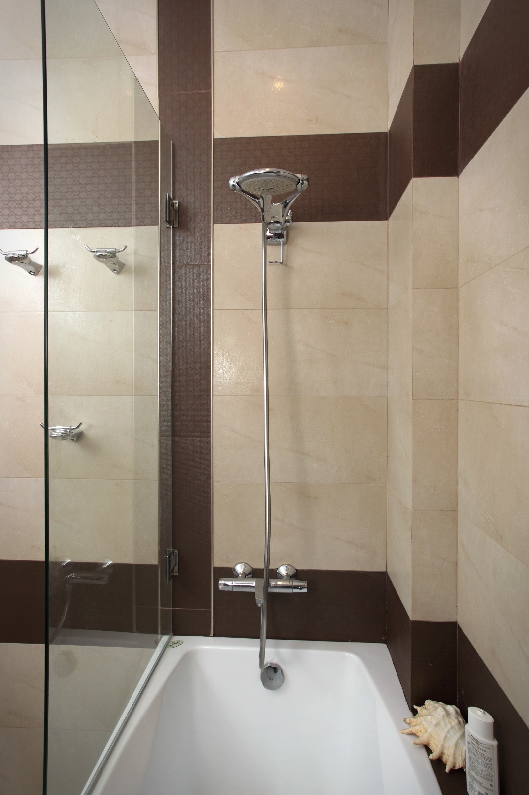 Стеклянная шторка для душа Стеклянная шторка для душа