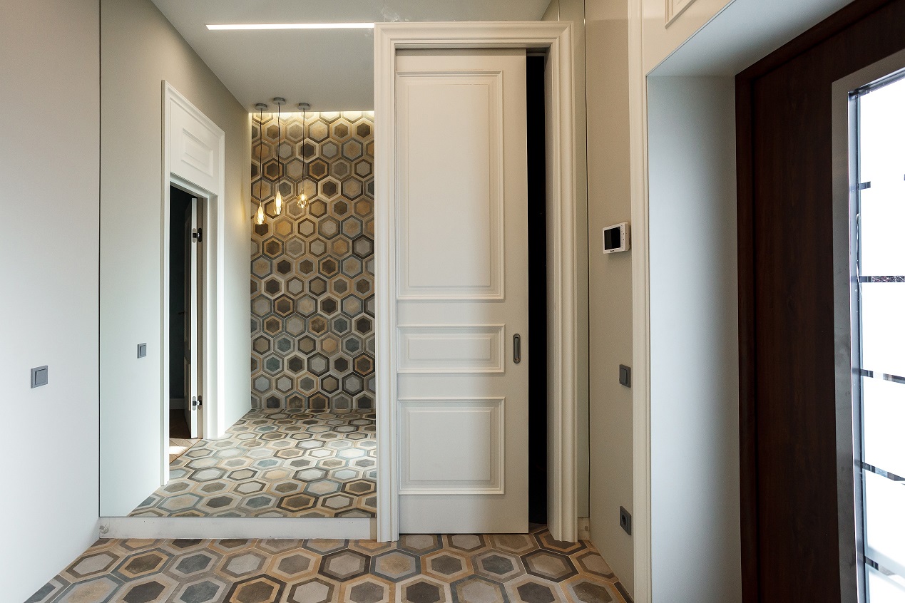 Зеркало в прихожую в раме больших размеров Зеркало в прихожую в раме больших размеров