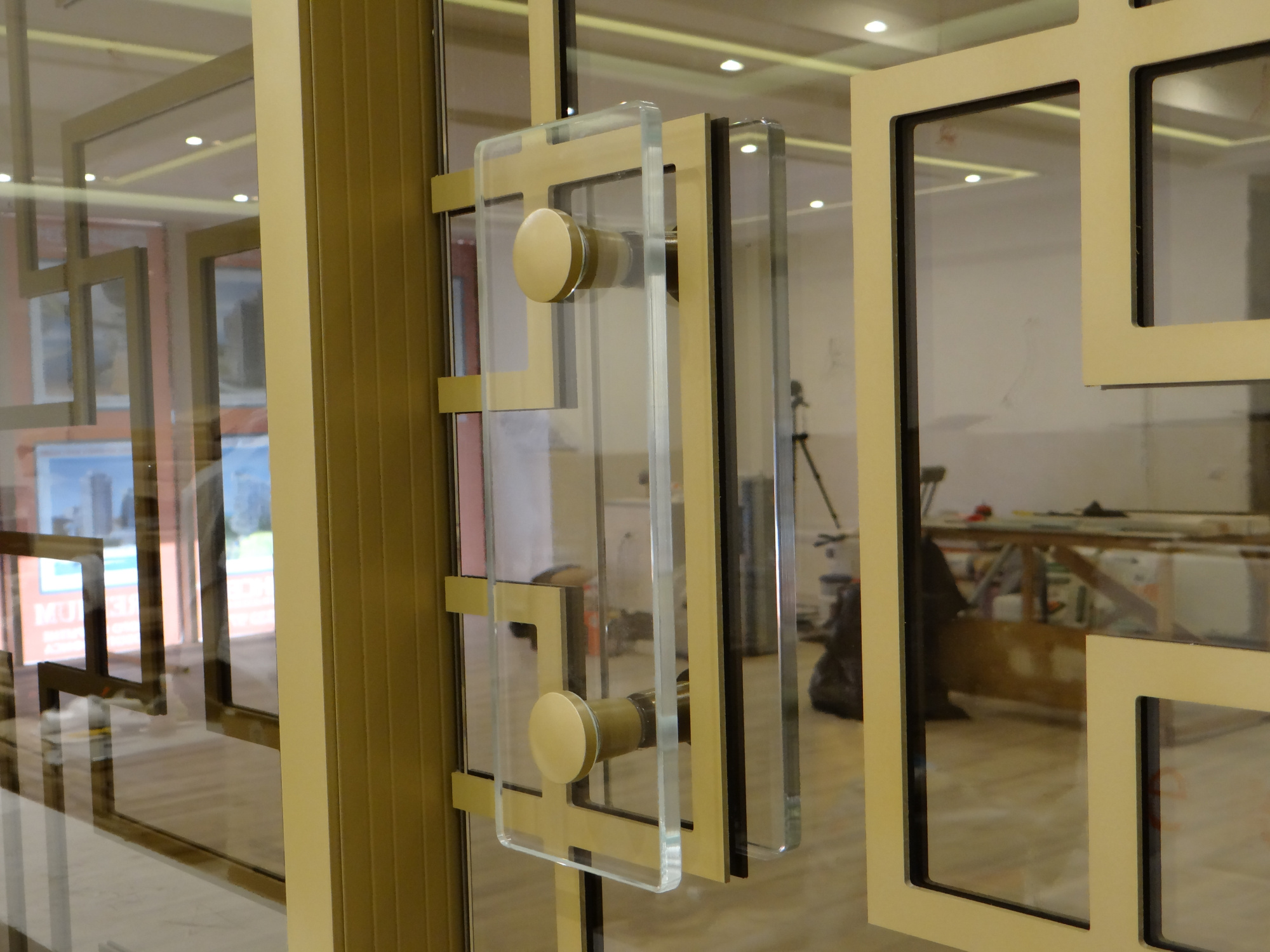 Декоративные стеклянные перегородки