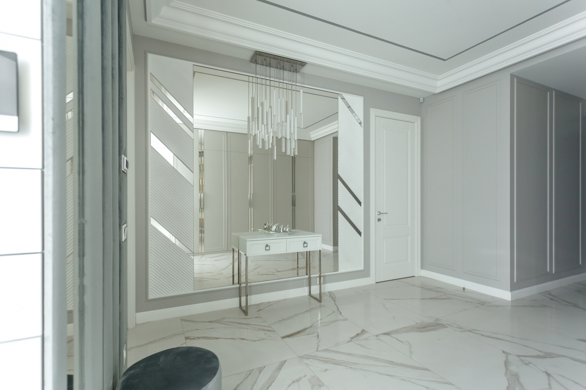 Зеркало на осветленном стекле Зеркало на осветленном стекле